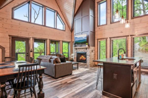 Smoky Bear Vista Brand New Luxury Cabin One Mile from Downtown Gatlinburg